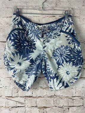 Free People Women's Size 4 Linen Floral Shorts Roll Tab Lace Up Blue White Beach